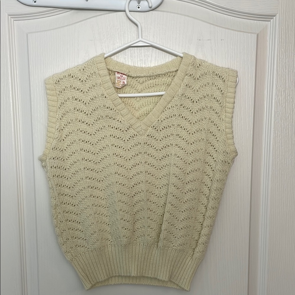 Cream Knit Sleeveless Sweater Vest